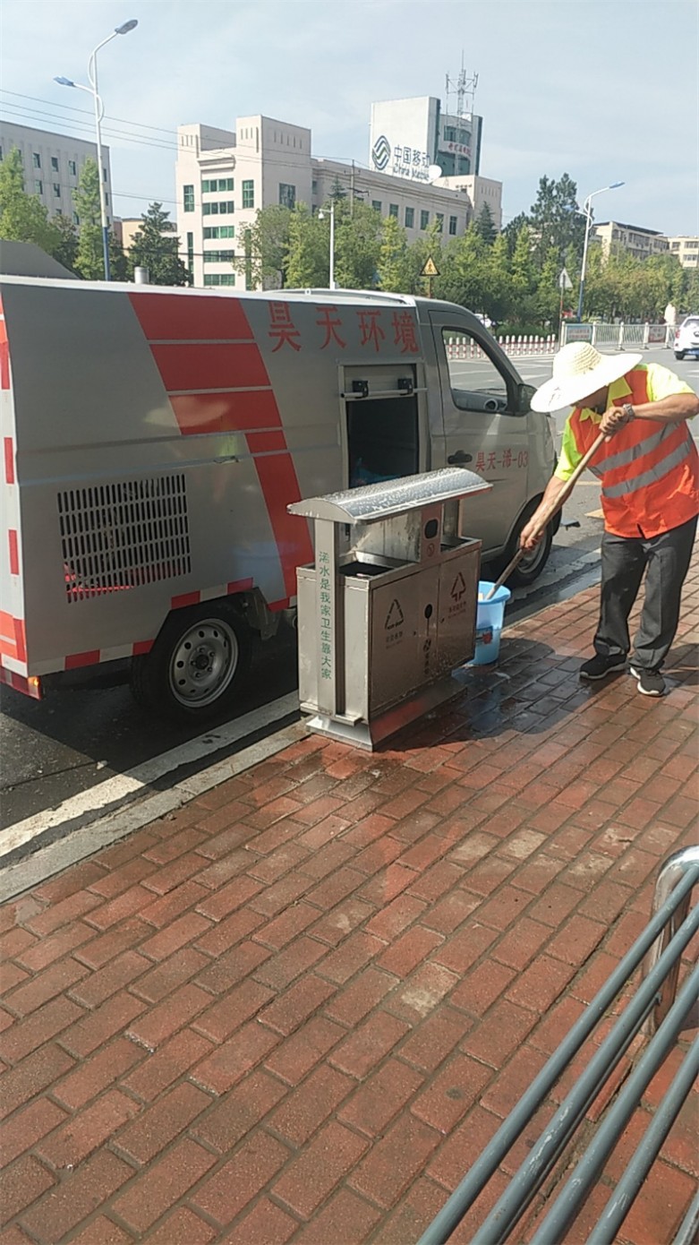 黄山北社区为保洁员送清凉